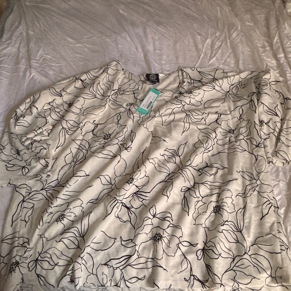 Floral Black and White Blouse - Picture 3 of 4